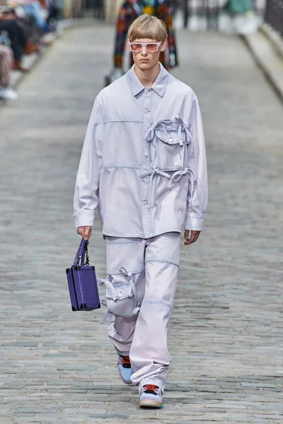 Look 19